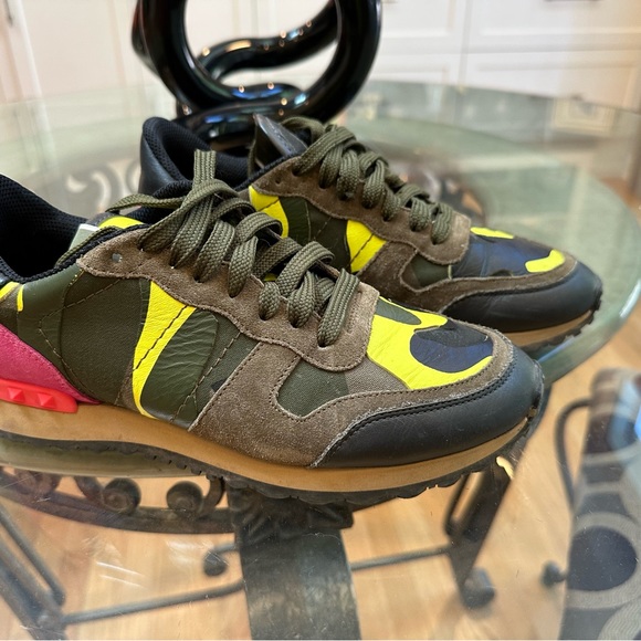 Valentino sneakers size 8 - Picture 3 of 3